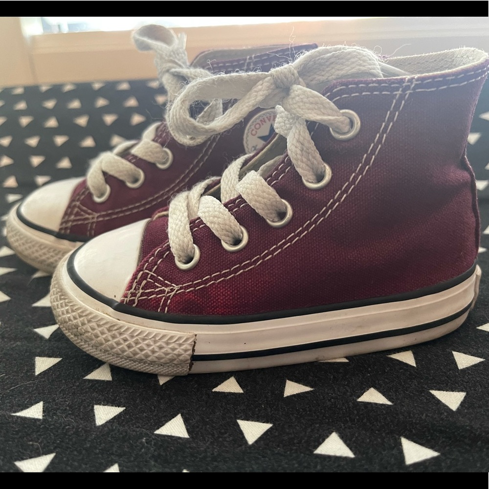 High top burgundy converse size 5 toddler